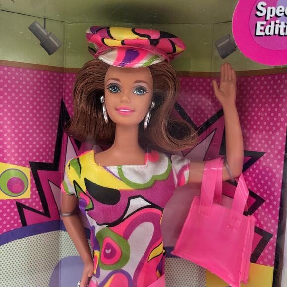 Sixties Fun Barbie Doll Redhead Mod Go-go Boots NRFB Vintage 1997 - Picture 2 of 5